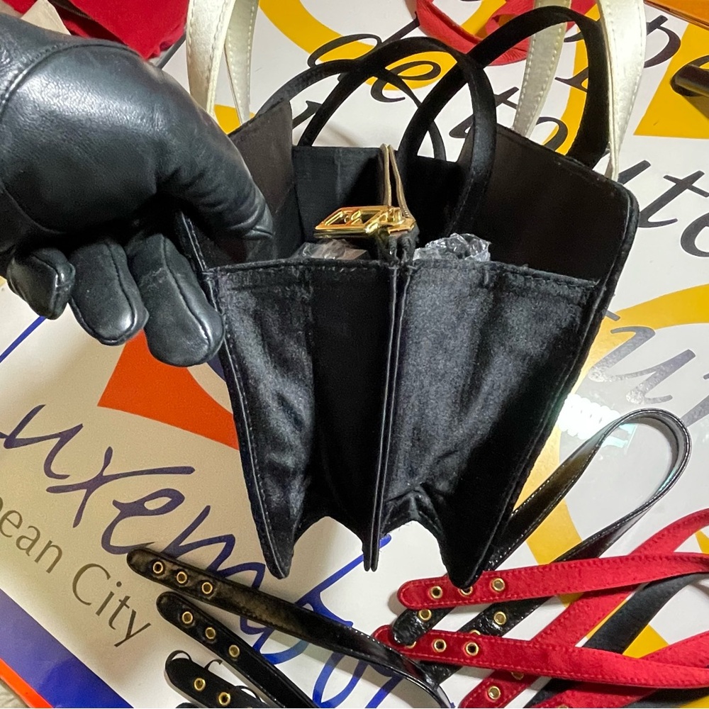Rare Fendi Borsa 2 Manici Piccola
Velluto Liscio w/5 Interchangeable Str… - Picture 15 of 16